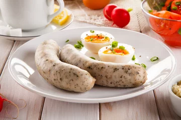 Crédence de cuisine en verre imprimé Plats de repas Easter breakfast - eggs, boiled white sausages and vegetables