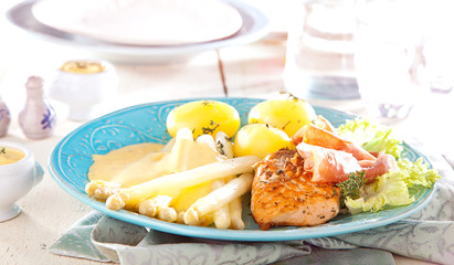 Spargel teller mit lachs 