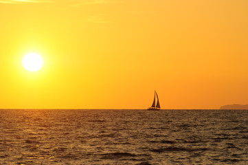 Obraz na płótnie Canvas Sailboat Sunset