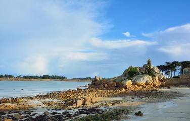 Le rocher de La Sentinelle à Port-Blanc en Bretagne