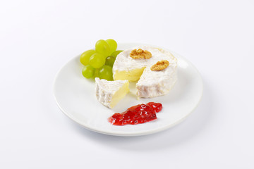brie cheese with walnuts, grapes and jam
