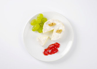 brie cheese with walnuts, grapes and jam