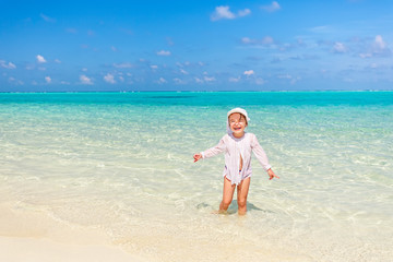 Fototapeta na wymiar Little girl enjoying beautiful ocean beach