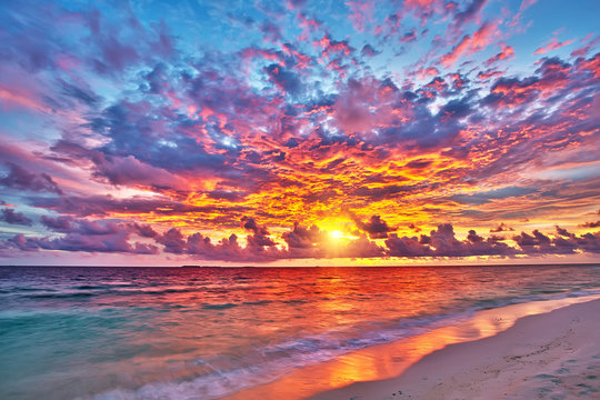 Fototapeta Colorful sunset over ocean on Maldives