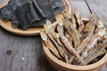 Dried seaweed a fish