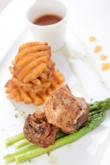 Stuffed chicken roll with potato chips