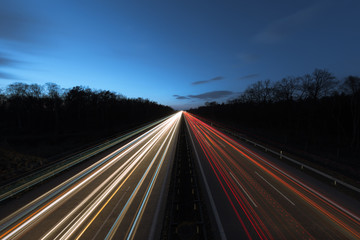 Fototapeta na wymiar Autobahn bei Nacht als Langzeitbelichtung