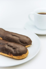 エクレアとコーヒー