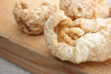 Fried pork skin