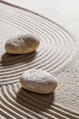 Foto op Plexiglas Stenen in het zand zen zand stilleven - stenen op kronkelige lijnen voor concept van verandering of scheiding met innerlijke vrede