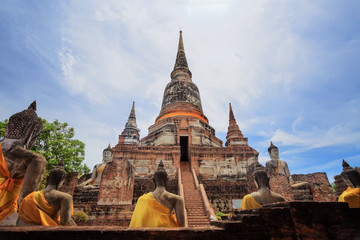 Fototapeta na wymiar Wat Yai Chai Mongkol at Ayutthaya