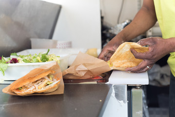 sandwichs chauds, bokits, crudités