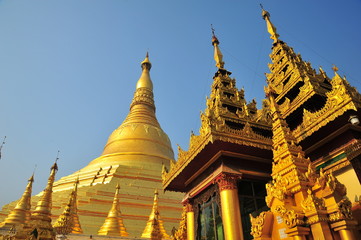 Fototapeta premium Shwedagon Pagoda in Yangon, Myanmar