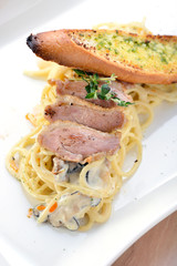 Smoked duck with Carbonara spaghetti 