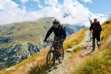 Fototapeta premium hikers in the mountains
