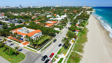 Fototapeta na wymiar Coastline of Palm Beach, aerial view of Florida