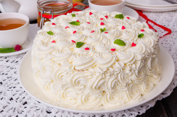 Obraz na płótnie Canvas Layer cake with caramel and butter cream
