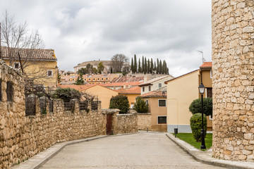 Obraz premium Una de las calles de Brihuega en Guadalajara, Spain