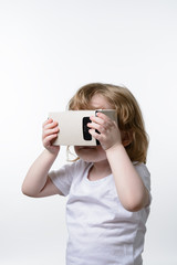 Fototapeta premium Child playing a virtual reality glasses