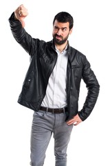 Naklejka premium Man with leather jacket doing bad signal
