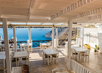Terrasse de bar restaurant à Santorin, Grèce