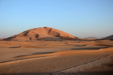 Fototapeta na wymiar Sickle dune and sand dune hill