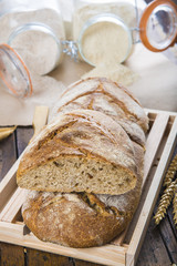 Pan casero artesanal hecho a mano con harinas de trigo, espelta y tritordeum 