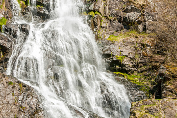 Obraz premium Wasserfall. Wasser, Fels, Bach, Gebirgsbach