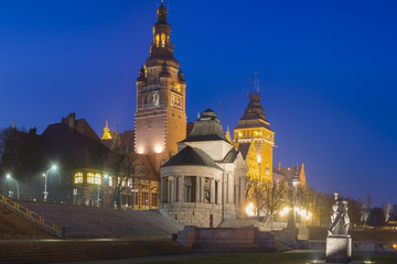 Fototapeta na wymiar Nocna panorama tarasów widokowych w Szczecinie