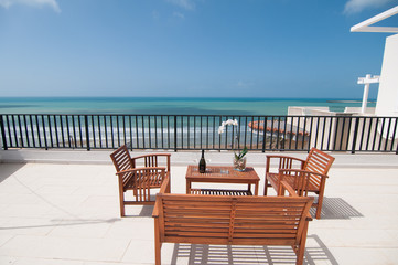 Fototapeta premium Terrazza arredata con vista mare