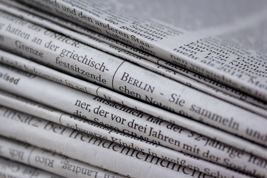 Stapel Zeitungen Berlin Nachrichten