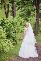 Obraz na płótnie Canvas Photo beautiful bride outdoors in a forest.