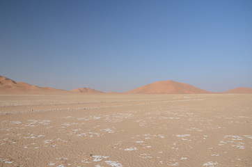 Fototapeta na wymiar White rocks and sand dunes sahara