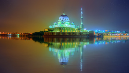 Fototapeta premium Sunset over Putrajaya Mosque, Kuala Lumpur