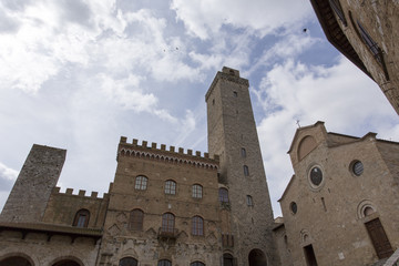 Fototapeta na wymiar historic building in san gimignano - tuscany - italy