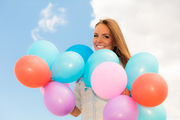 Fototapeta na wymiar teen girl with colorful balloons