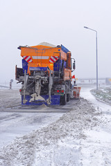 Salt spreader truck