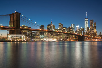 Fototapeta na wymiar Manhattan Skyline and Brooklyn Bridge