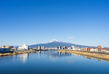 Obraz premium Kano River and Mount Fuji