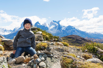 kid hiking in patagonia - obrazy, fototapety, plakaty