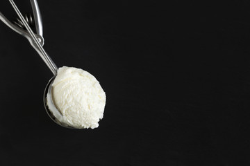Vanilla ice cream scoop