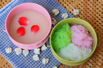 sarim, sweet-noodles in coconut milk syrup (thailand dessert)
