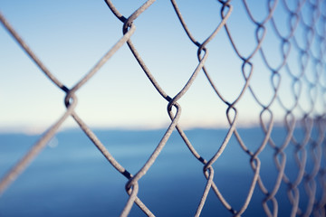 Fototapeta premium steel net with sea background