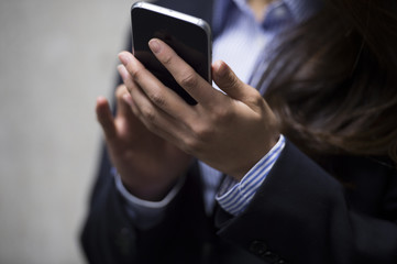 Hand of the woman you are using a smartphone
