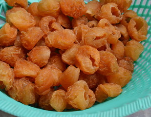 dry longan in plastic basket