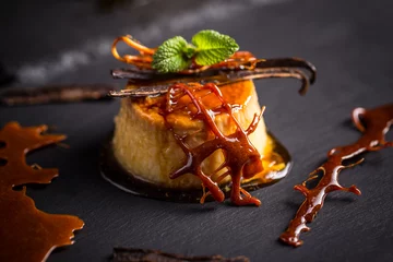 Rolgordijnen Vanillepudding dessert © Grafvision