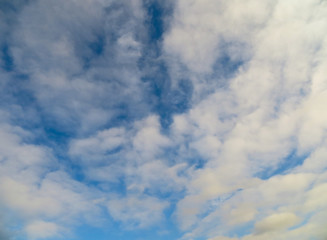 Clouds inthe blue sky