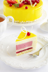 Lemon-strawberry cake mousse.