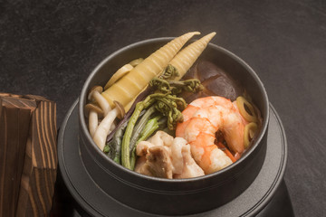 湯気香る山菜釜めし Pot meal of in the steam(kamameshi)