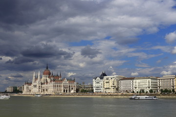 Fototapeta na wymiar Budapest, Hungarian Parliament with boat on the Danube